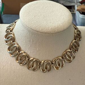 Monet Vintage Roulette Gold Tone Oval Link Collar Necklace. Circa 1956.